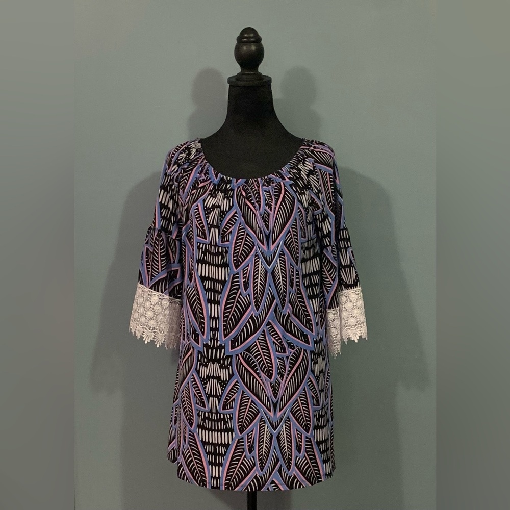 Large Top. Does Has Some Wear Shown in the Picture.